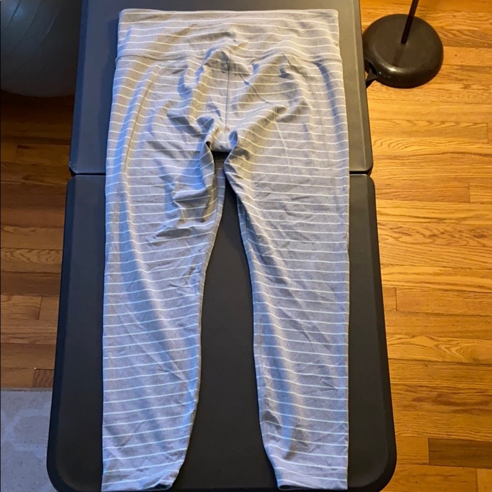Large ATHLETA crops